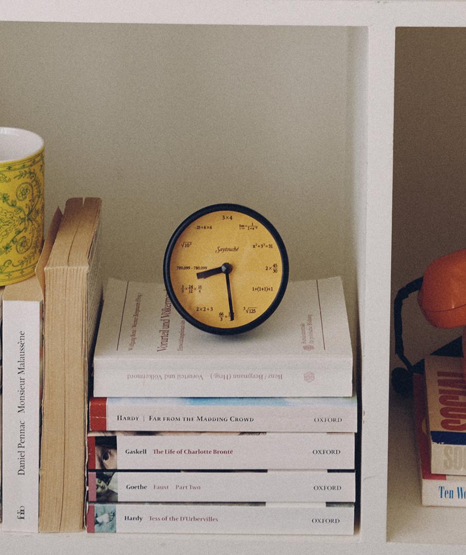 Quiz Table Clock Yellow