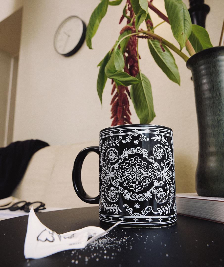 Doodle Persian Mug Black