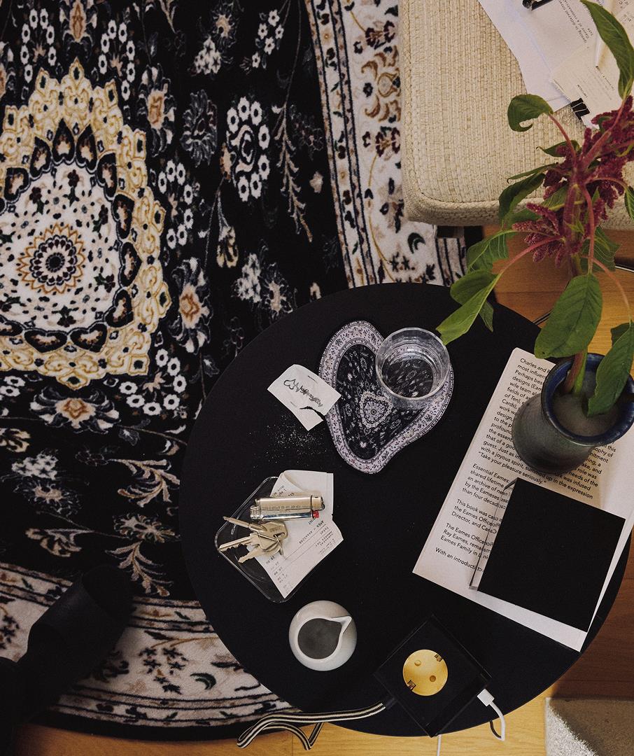 Liquified Persian Rug Black 3sizes