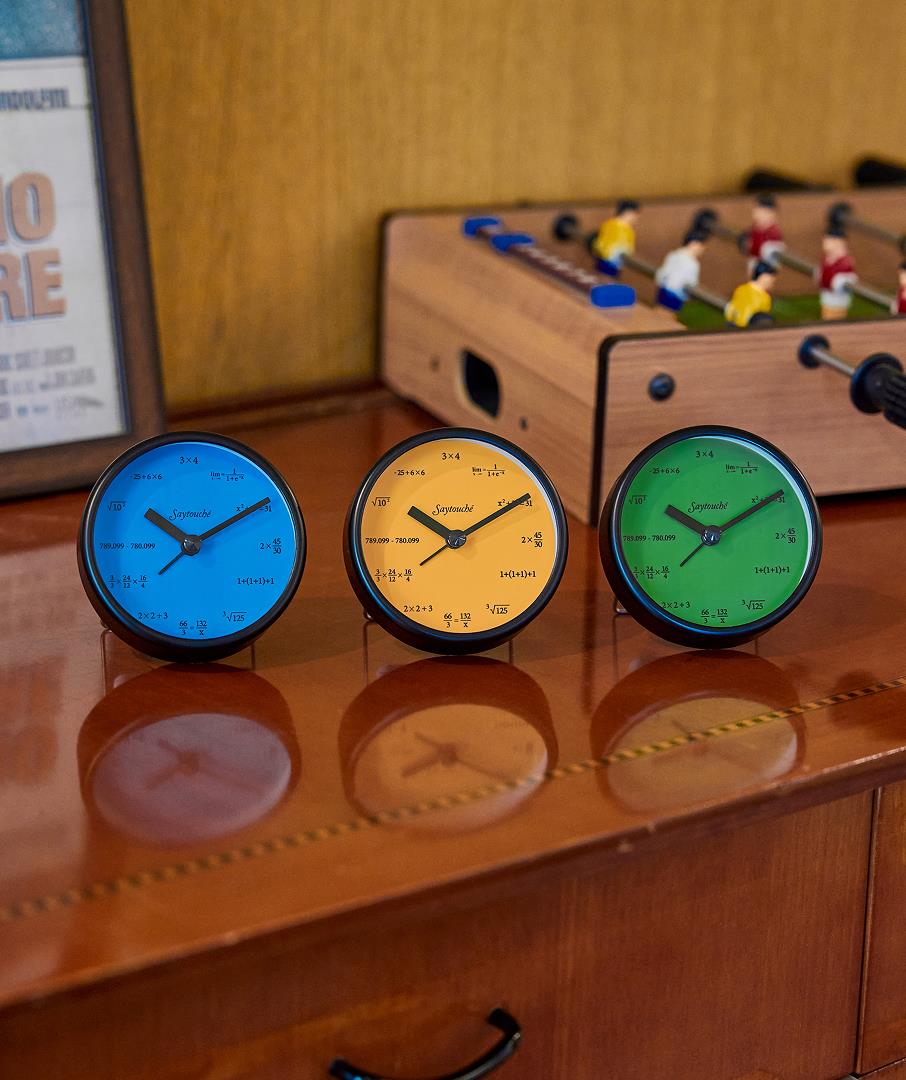 Quiz Table Clock Yellow